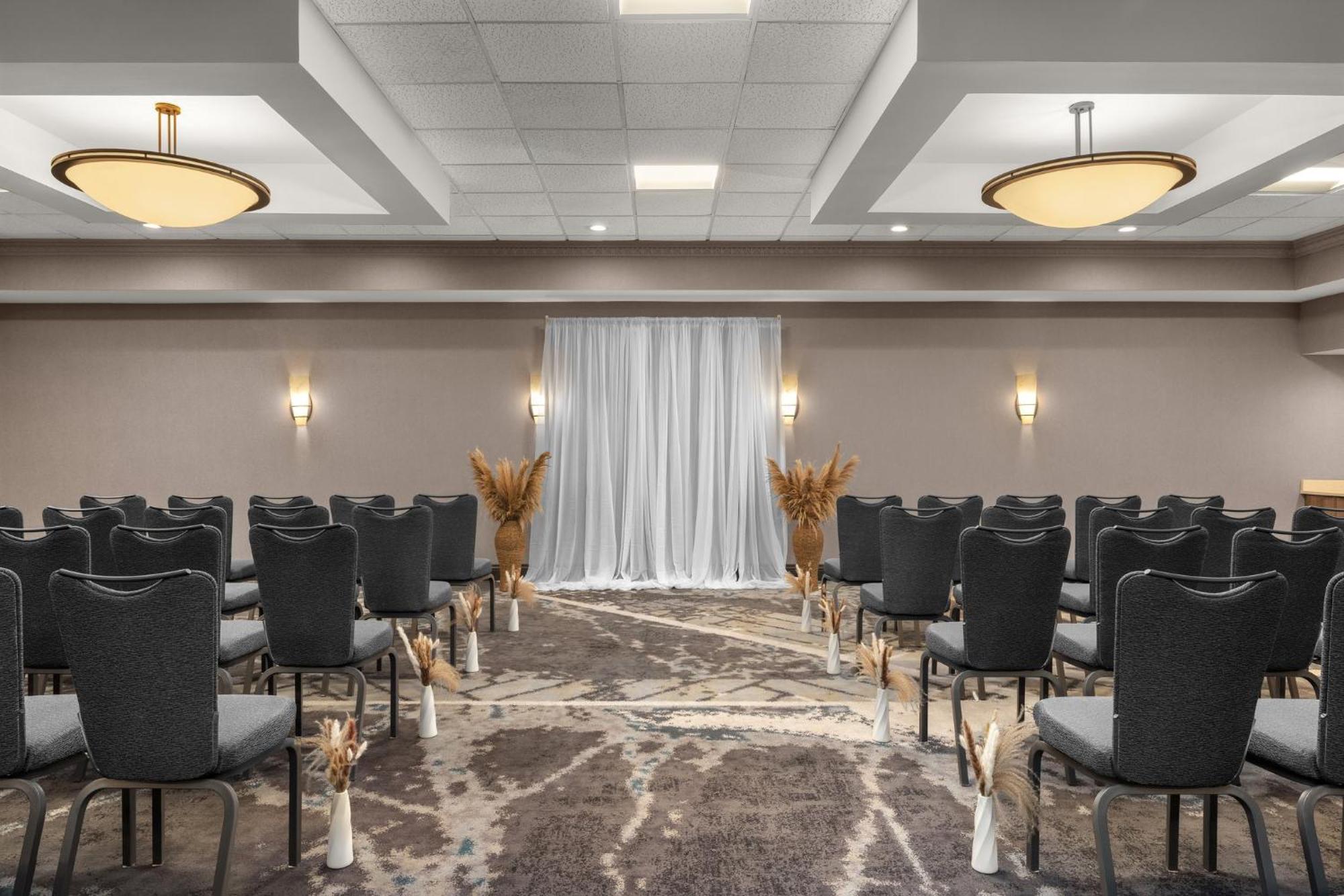 Holiday Inn Dubuque/Galena By Ihg Dış mekan fotoğraf